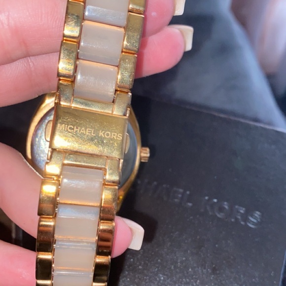 Michael Kors Watch - Picture 2 of 5